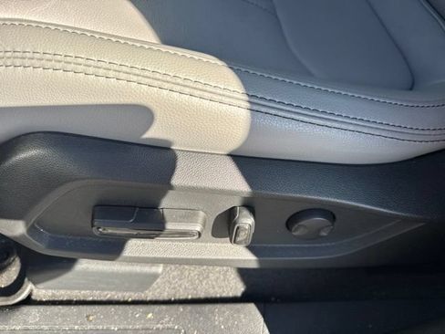 Used 2025 Honda Pilot EX-L image 17
