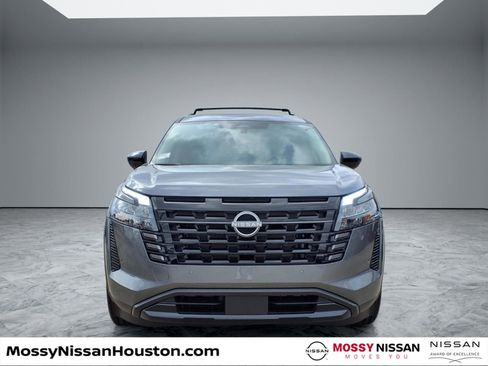 New 2026 Nissan Pathfinder SV image 3