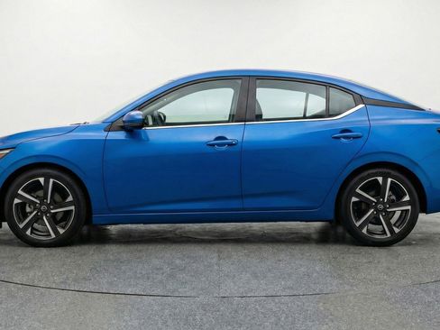 Used 2025 Nissan Sentra SV image 5