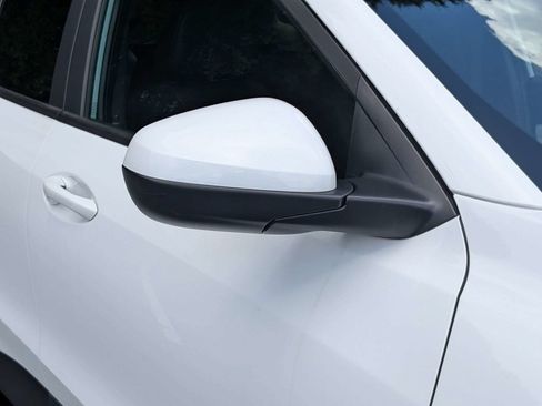 Used 2025 Chevrolet Trax LT FWD image 11
