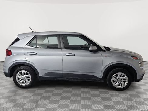 Used 2023 Hyundai Venue SE FWD image 9
