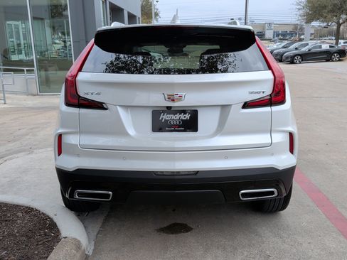 Used 2025 Cadillac XT4 Premium Luxury image 9