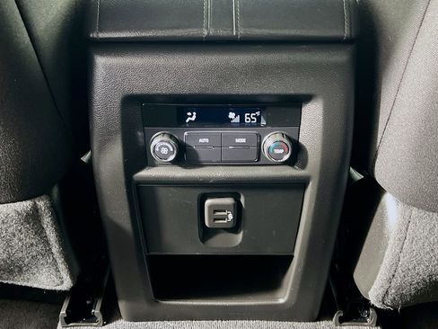 Used 2023 Chevrolet Traverse LT FWD image 24