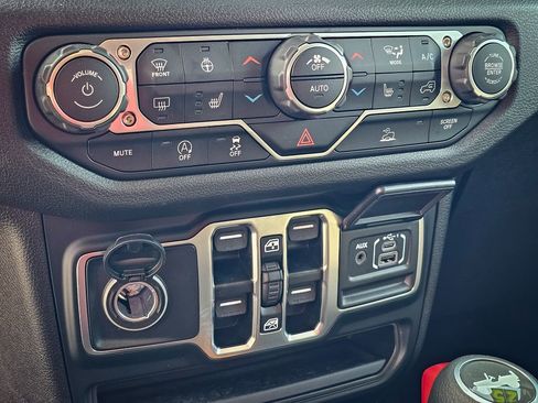 Certified 2025 Jeep Wrangler Sport S image 22