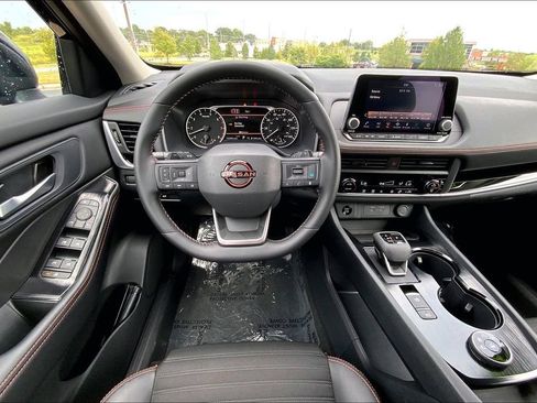 Used 2026 Nissan Rogue SV AWD/4WD image 5