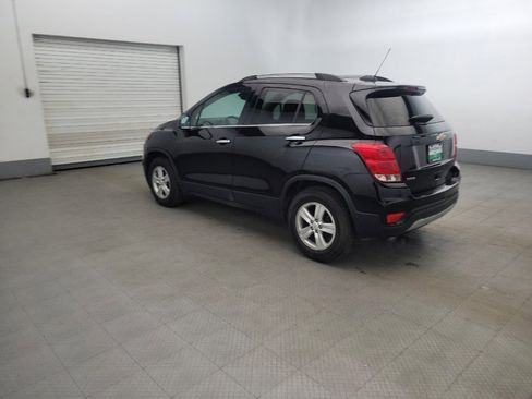 Used 2020 Chevrolet Trax LT w/ LT Convenience Package image 3