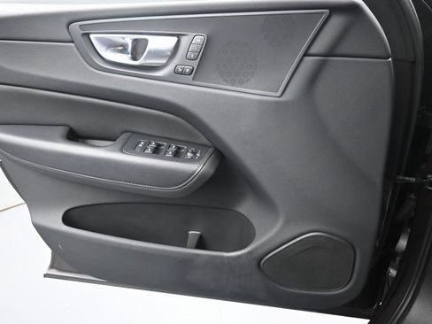 Used 2023 Volvo XC60 B5 Plus image 22