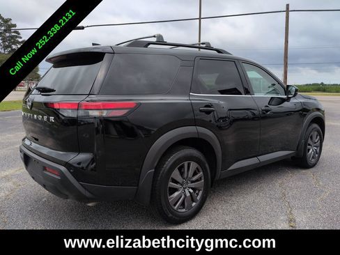 Used 2025 Nissan Pathfinder SV FWD image 4
