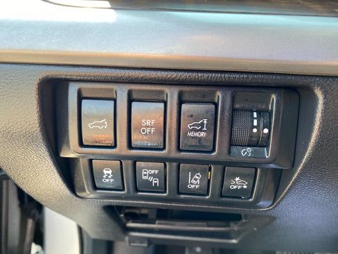Used 2016 Subaru Outback 3.6R Limited AWD/4WD image 23