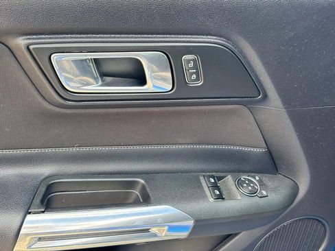 Used 2018 Ford Mustang Coupe RWD image 12
