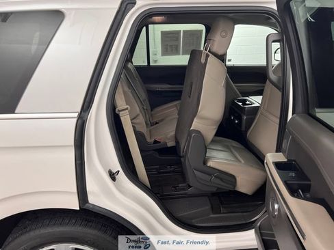 Used 2018 Ford Expedition XLT RWD image 37