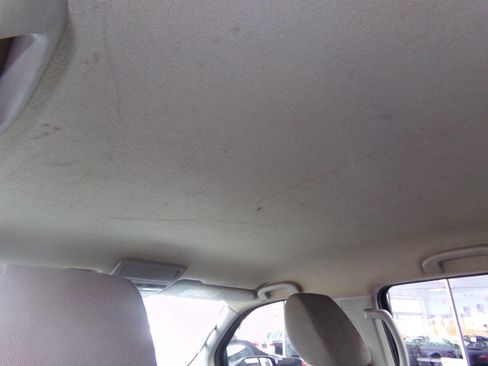 Used 2018 Nissan Frontier SV image 16