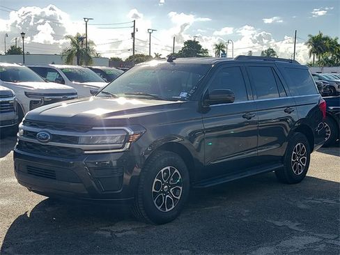 Used 2023 Ford Expedition XLT image 1