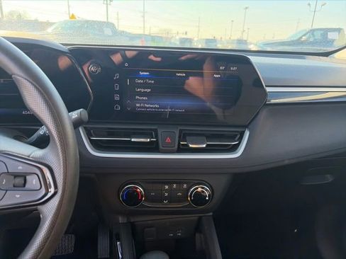 Used 2024 Chevrolet TrailBlazer LS image 39