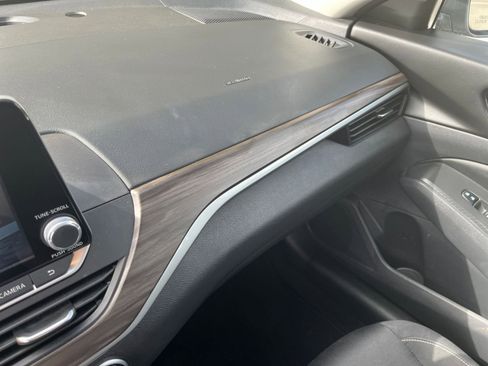 Used 2025 Nissan Altima 2.5 SV image 36