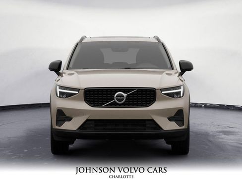 New 2026 Volvo XC40 B5 Core image 2