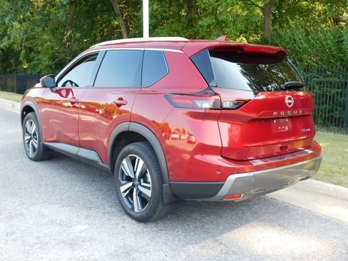 Used 2024 Nissan Rogue SL w/ SL Premium Package AWD/4WD image 3