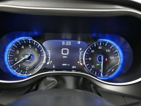 Certified 2023 Chrysler Pacifica Touring-L FWD image 16