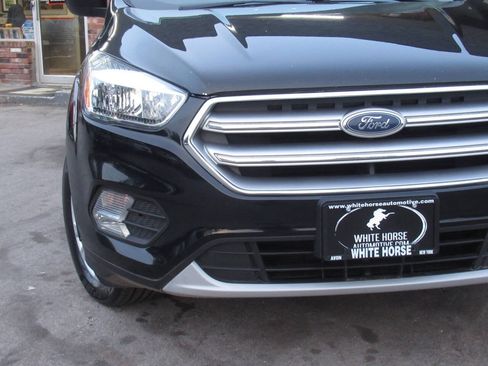 Used 2017 Ford Escape SE AWD/4WD image 3