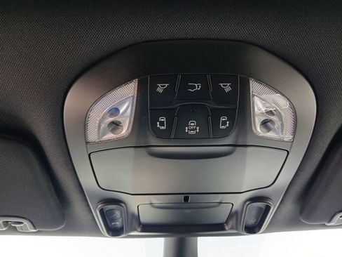 New 2027 Chrysler Pacifica Limited FWD image 36