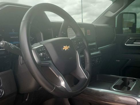 Used 2025 Chevrolet Silverado 2500 LTZ w/ LTZ Convenience Package AWD/4WD image 10