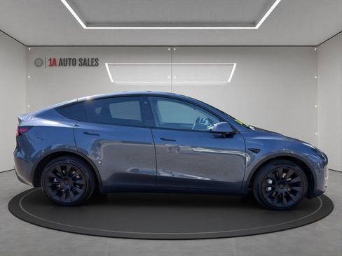 Used 2023 Tesla Model Y AWD image 6