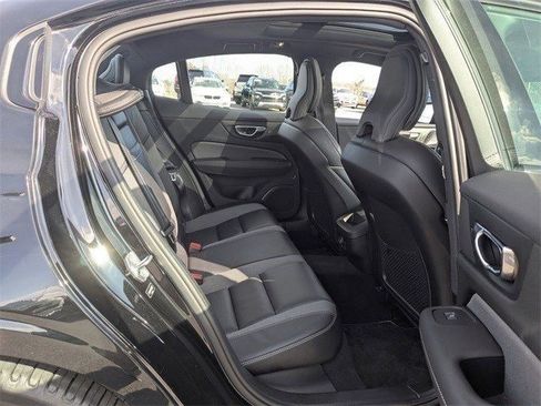 Used 2019 Volvo S60 T5 R-Design image 27