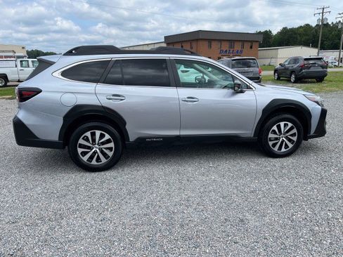 Used 2023 Subaru Outback Premium AWD/4WD image 6