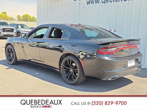 Used 2018 Dodge Charger SXT w/ Blacktop Package RWD image 5