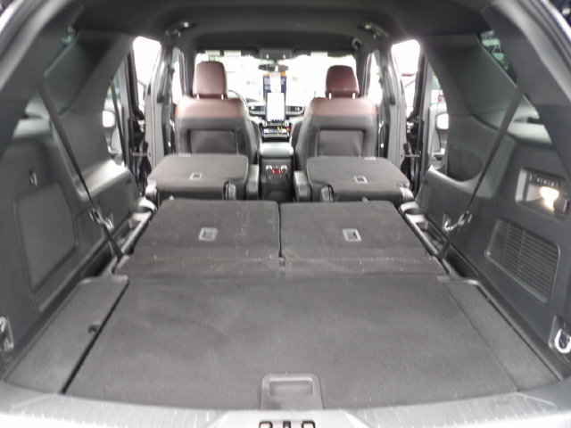 Certified 2023 Ford Explorer Platinum w/ Technology Package RWD image 28