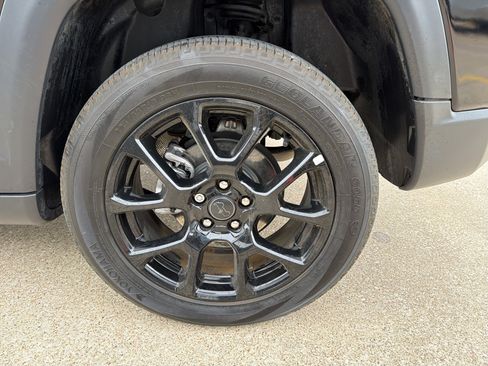 Used 2025 Jeep Compass Latitude w/ Altitude Special Edition image 26