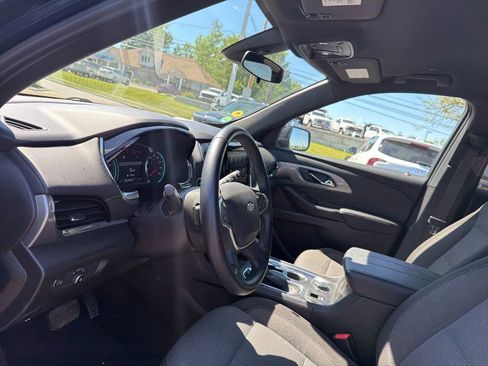 Used 2023 Chevrolet Traverse LT AWD/4WD image 9