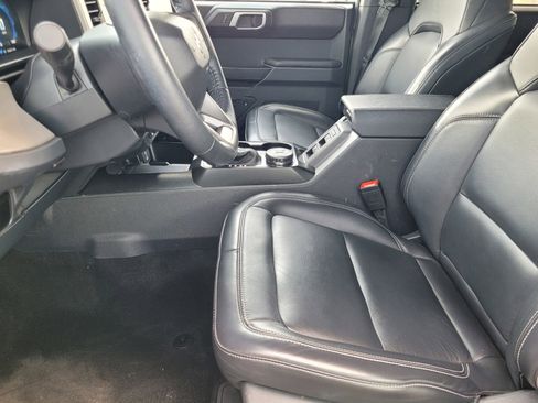 Used 2025 Ford Bronco Outer Banks image 21