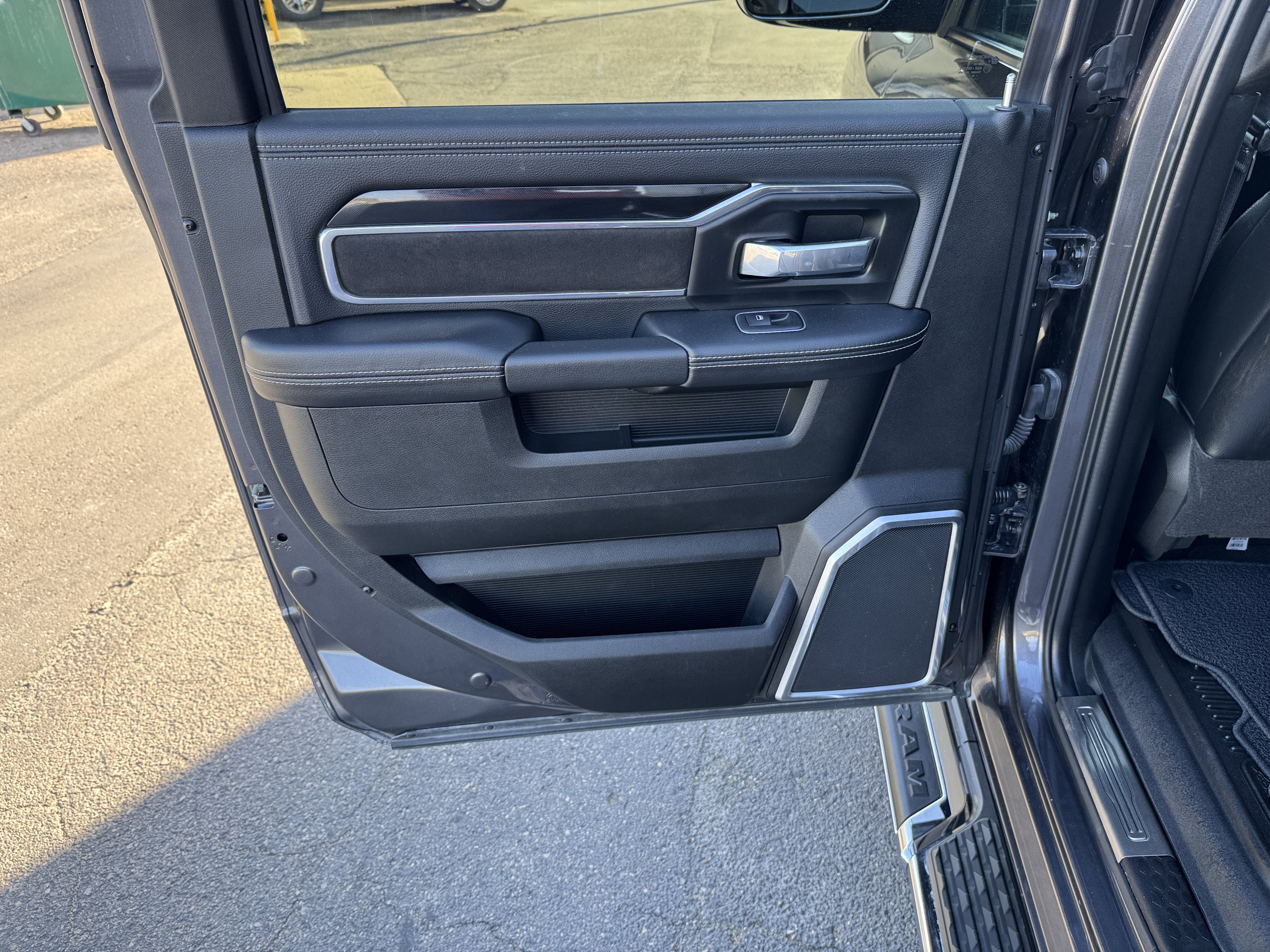 Used 2022 RAM 2500 Laramie AWD/4WD image 33