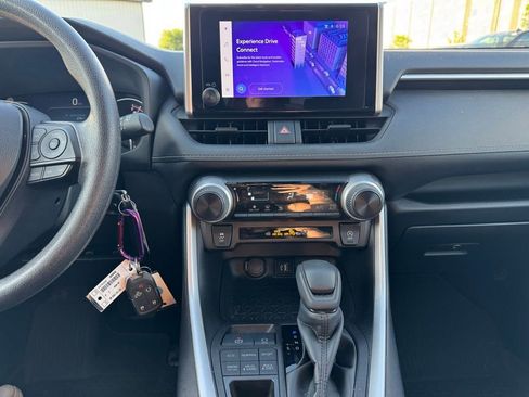 Used 2024 Toyota RAV4 LE AWD/4WD image 2