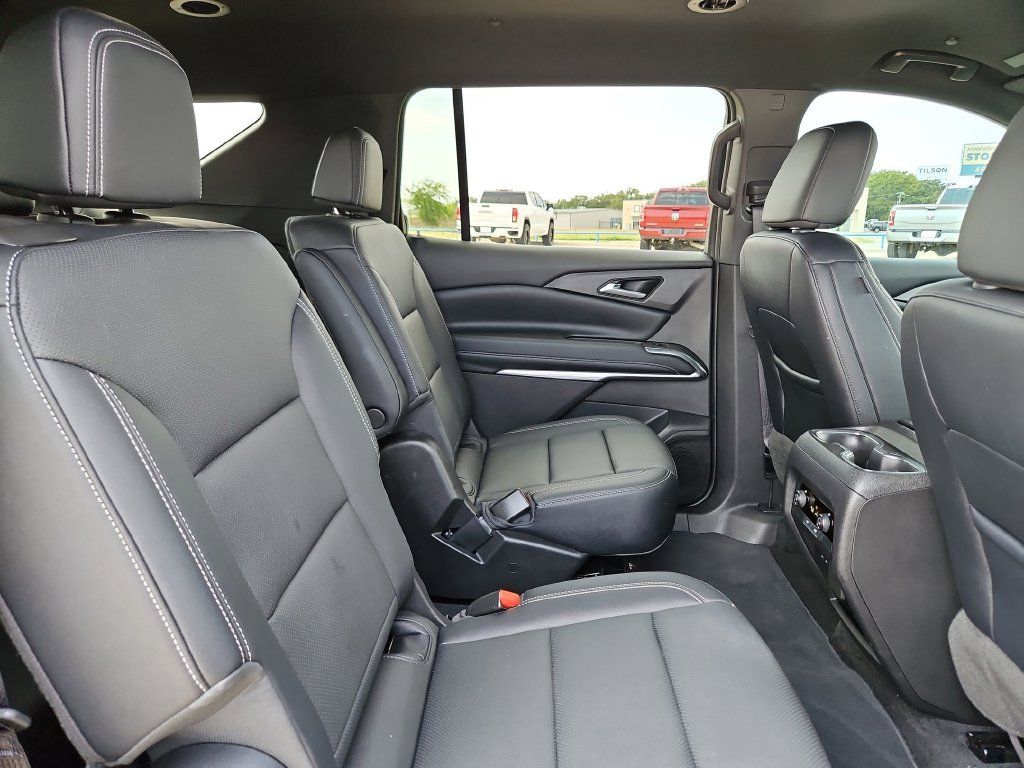 Used 2025 Chevrolet Traverse LT w/ Driver Confidence Package FWD image 27