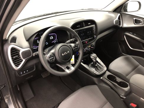 Certified 2023 Kia Soul LX w/ LX Technology Package image 9