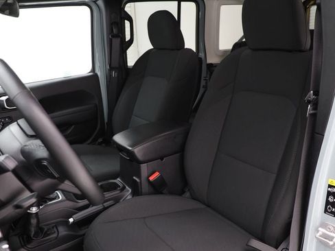 Used 2023 Jeep Wrangler Unlimited w/ Cold Weather Group image 17