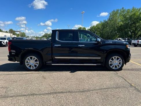 Used 2025 Chevrolet Silverado 1500 High Country w/ High Country Premium Package AWD/4WD image 9