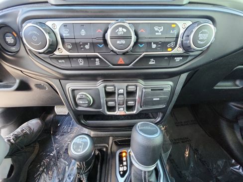 Used 2020 Jeep Gladiator Overland image 27