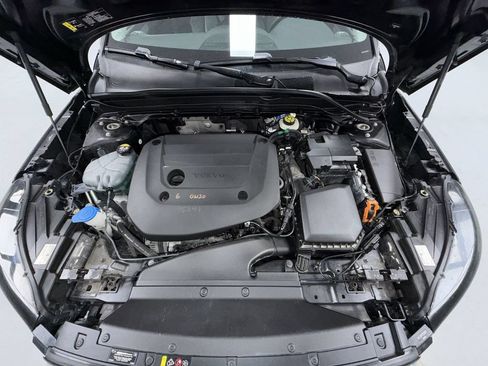 Used 2023 Volvo XC40 B5 Core w/ Convenience Package AWD/4WD image 19