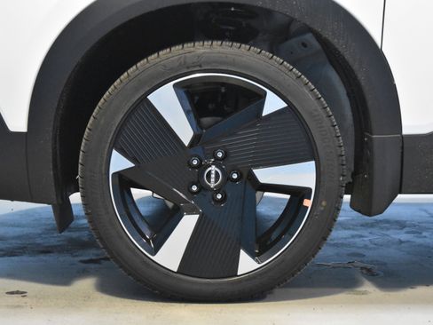 New 2025 Nissan Kicks SR w/ SR Premium Package AWD/4WD image 21