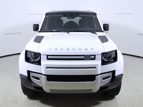 Used 2025 Land Rover Defender 110 S image 2