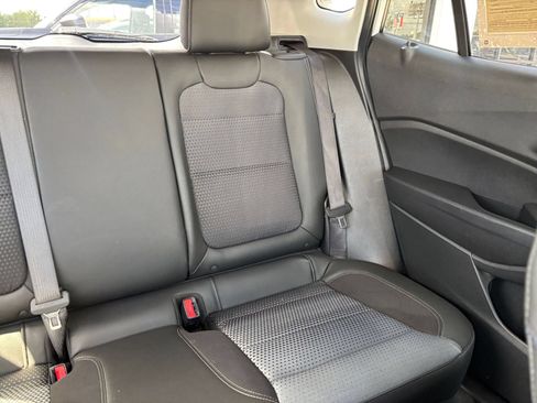 Used 2025 Chevrolet Trax LT FWD image 31