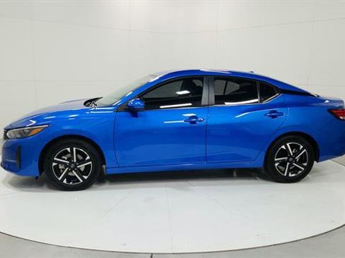 Used 2025 Nissan Sentra SV image 5
