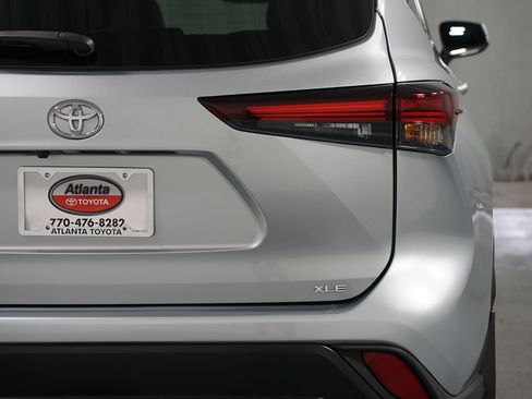 Certified 2024 Toyota Highlander XLE image 10