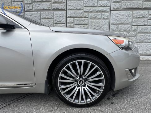 Used 2015 Kia Cadenza Premium w/ Technology Package FWD image 11
