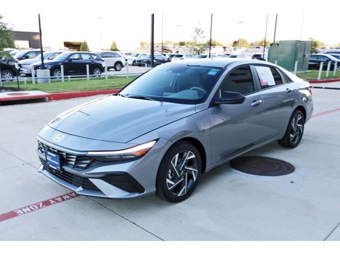 Certified 2025 Hyundai Elantra Sport image 4