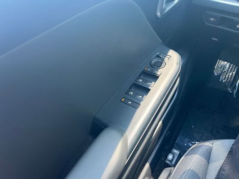 Used 2025 Kia K4 FWD image 18