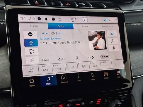 Used 2024 Jeep Grand Cherokee L Overland w/ Luxury Tech Group IV AWD/4WD image 16